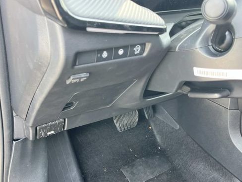 New 2025 Nissan Kicks SR w/ SR Premium Package FWD image 24