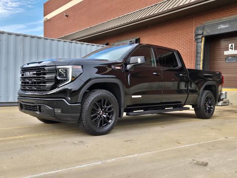 Used 2025 GMC Sierra 1500 Elevation w/ Elevation Premium Package image 7