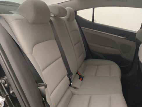Used 2017 Hyundai Elantra SE FWD image 19