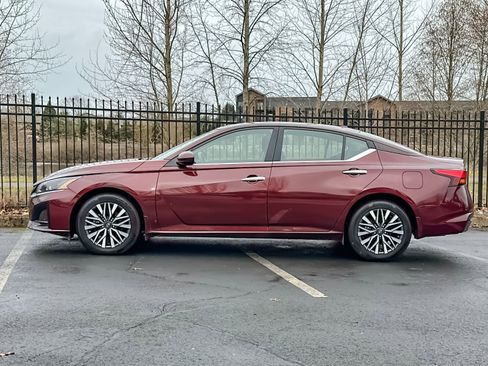 Used 2023 Nissan Altima 2.5 SV image 6