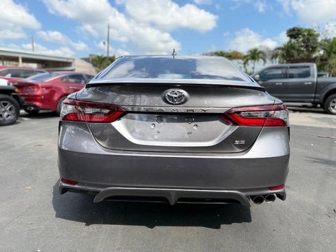 Used 2021 Toyota Camry SE w/ Convenience Package image 9
