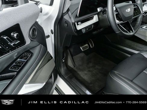 Used 2025 Cadillac Optiq Luxury 1 AWD/4WD image 8