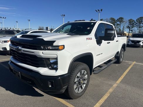 Used 2025 Chevrolet Silverado 2500 Custom w/ Custom Convenience Package image 2