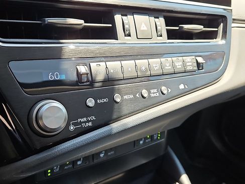 Used 2023 Lexus ES 250 w/ Premium Package AWD/4WD image 18