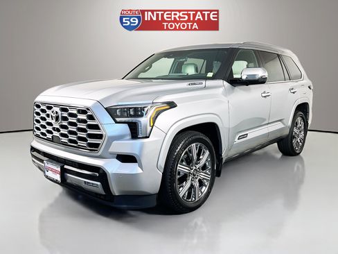 Used 2025 Toyota Sequoia Capstone AWD/4WD image 3
