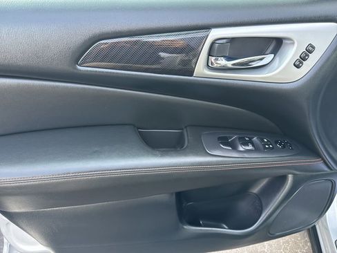 Certified 2020 Nissan Pathfinder SL image 13