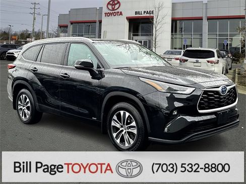 Certified 2023 Toyota Highlander XLE image 1