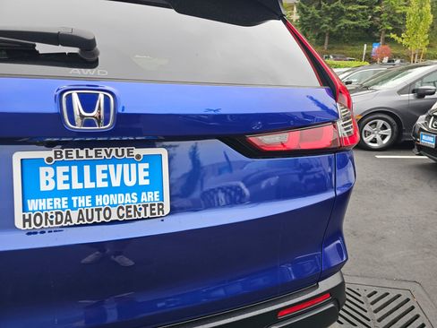Used 2025 Honda CR-V LX image 17