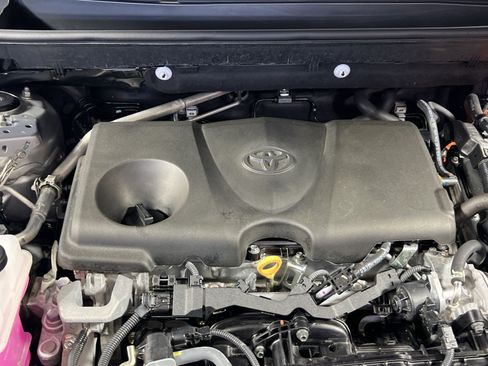 Used 2025 Toyota RAV4 XLE AWD/4WD image 29