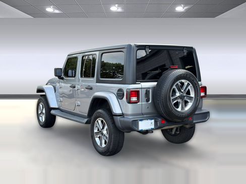 Used 2020 Jeep Wrangler Unlimited Sahara AWD/4WD image 3