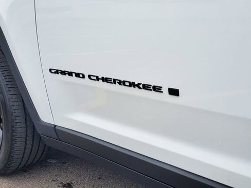 Certified 2023 Jeep Grand Cherokee L Laredo AWD/4WD image 32