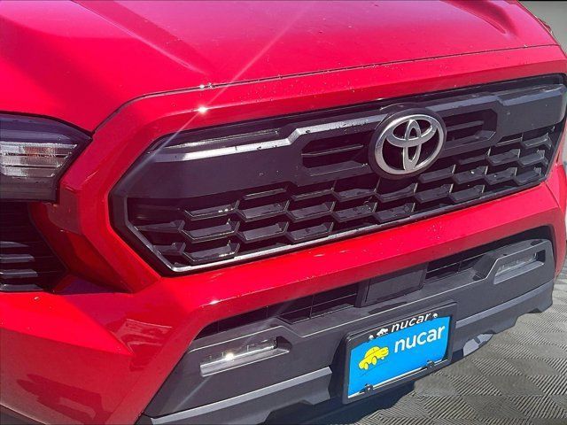 Used 2025 Toyota Tacoma TRD Off-Road AWD/4WD image 30
