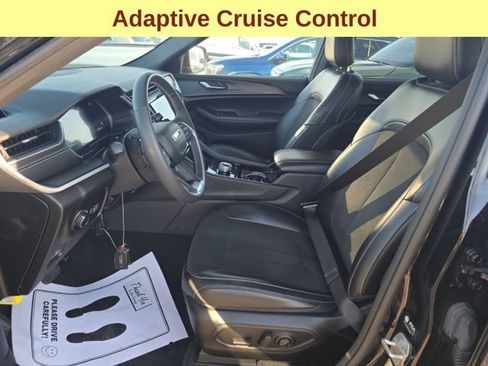 Used 2023 Jeep Grand Cherokee Altitude AWD/4WD image 10