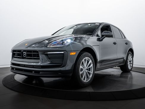 New 2026 Porsche Macan image 1