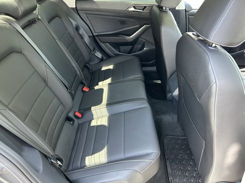Used 2024 Volkswagen Jetta SE FWD image 11