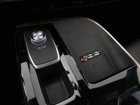 Used 2025 Buick Enclave Avenir image 26