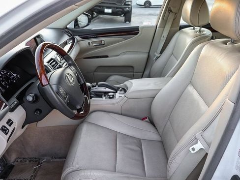 Used 2016 Lexus LS 460 w/ Comfort Package RWD image 22