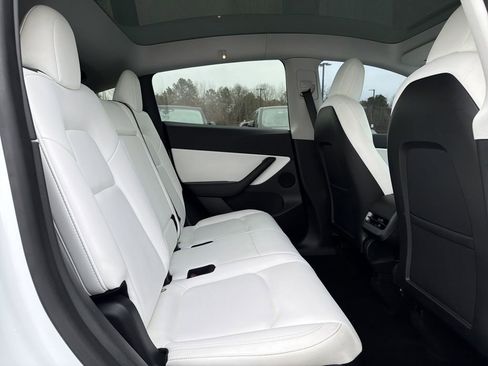 Used 2021 Tesla Model Y Long Range image 17