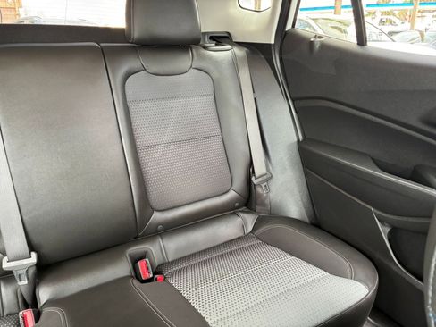 Used 2025 Chevrolet Trax LT w/ LT Convenience Package image 36