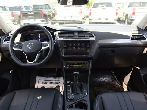 Used 2023 Volkswagen Tiguan SE w/ Panoramic Sunroof Package image 7