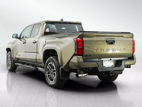 Used 2025 Toyota Tacoma TRD Sport AWD/4WD image 3