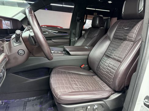 Used 2023 Cadillac Escalade Sport Platinum w/ LPO, ONYX Package image 22