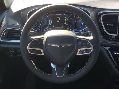New 2026 Chrysler Pacifica Select image 18