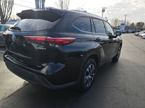 Used 2022 Toyota Highlander XLE image 7