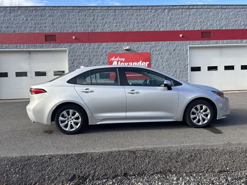 Certified 2024 Toyota Corolla LE image 2