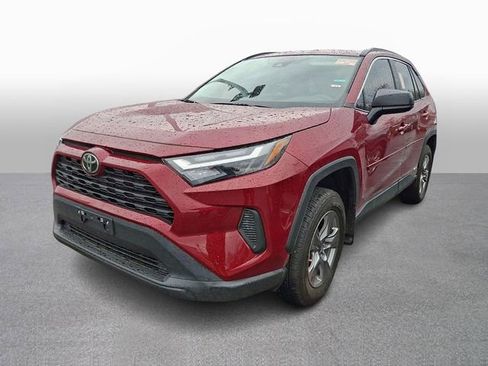 Used 2021 Toyota RAV4 LE image 1