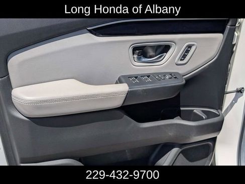 Used 2025 Honda Pilot Touring image 13