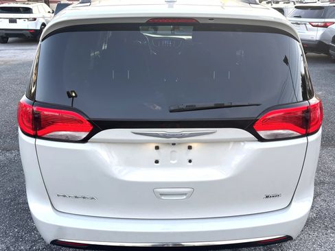 Used 2017 Chrysler Pacifica Touring Plus w/ Tire & Wheel Group FWD image 29