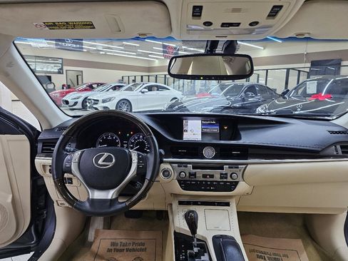 Used 2014 Lexus ES 350 w/ Luxury Package FWD image 26