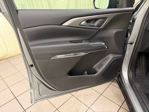 Certified 2025 Chevrolet Traverse LT w/ Sun and Wheel Package image 32