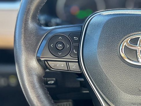 Used 2022 Toyota RAV4 XLE Premium image 12