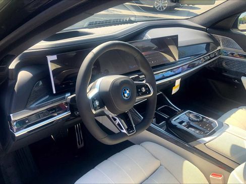 Used 2026 BMW i7 eDrive50 w/ Executive Package image 9