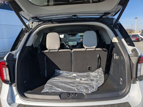 New 2026 Ford Explorer Active w/ Active Comfort Package image 12