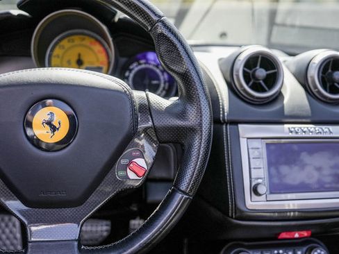 Used 2012 Ferrari California RWD image 41