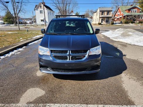 Used 2013 Dodge Grand Caravan SE image 3