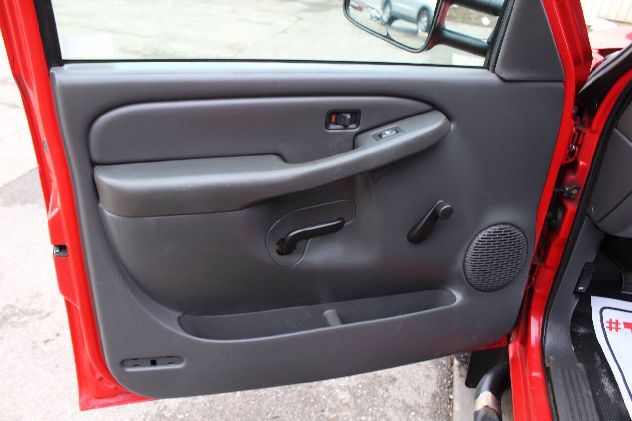 Used 2005 Chevrolet Silverado 3500 4x4 Regular Cab image 17