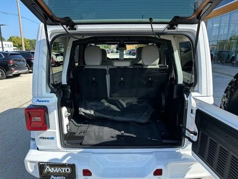 Used 2022 Jeep Wrangler Unlimited Sahara AWD/4WD image 12