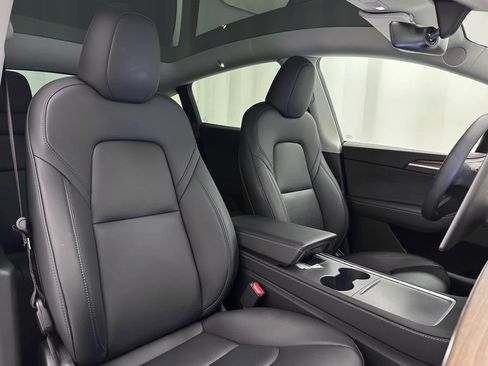 Used 2024 Tesla Model Y Long Range image 19