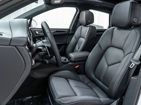 Used 2025 Porsche Macan image 5