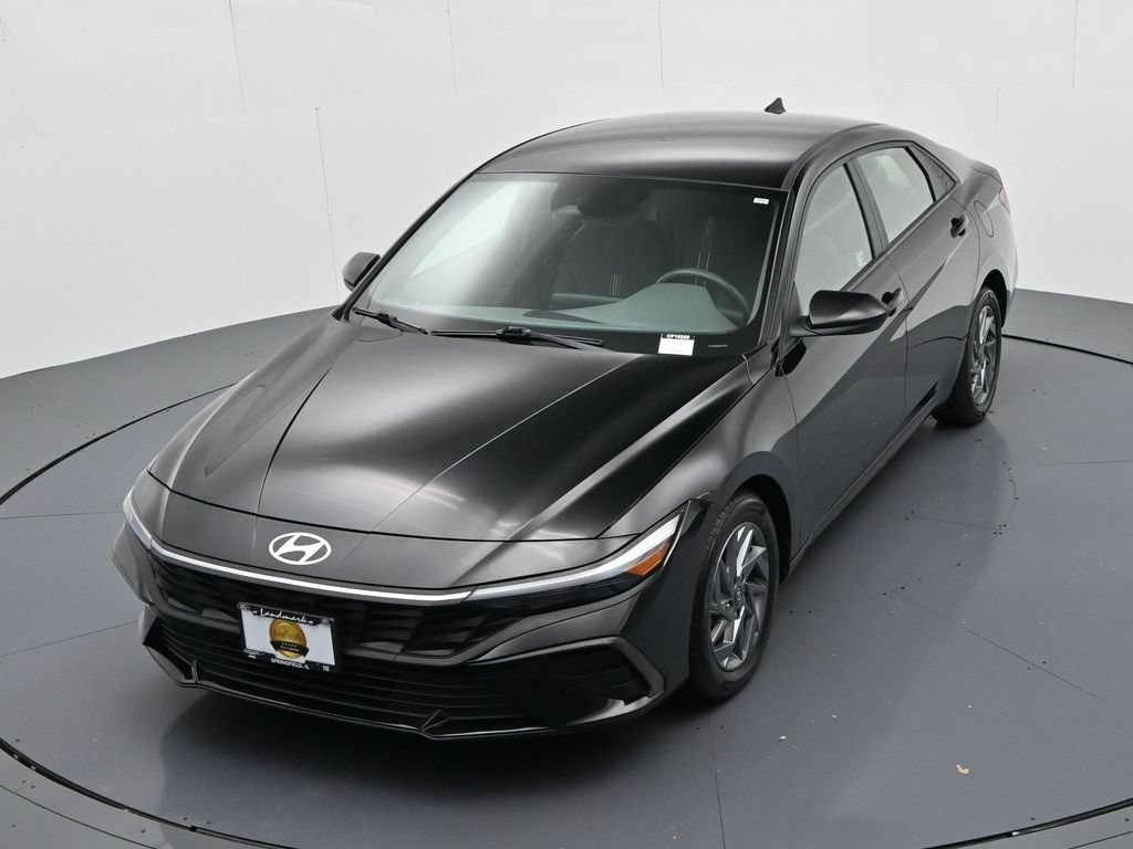 Used 2024 Hyundai Elantra SEL FWD image 17