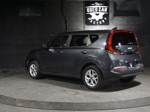 Used 2022 Kia Soul LX w/ Technology Package FWD image 3