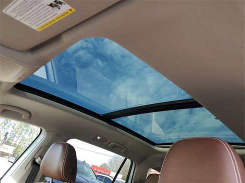 Certified 2023 Volkswagen Atlas SE w/ Panoramic Sunroof Package image 19