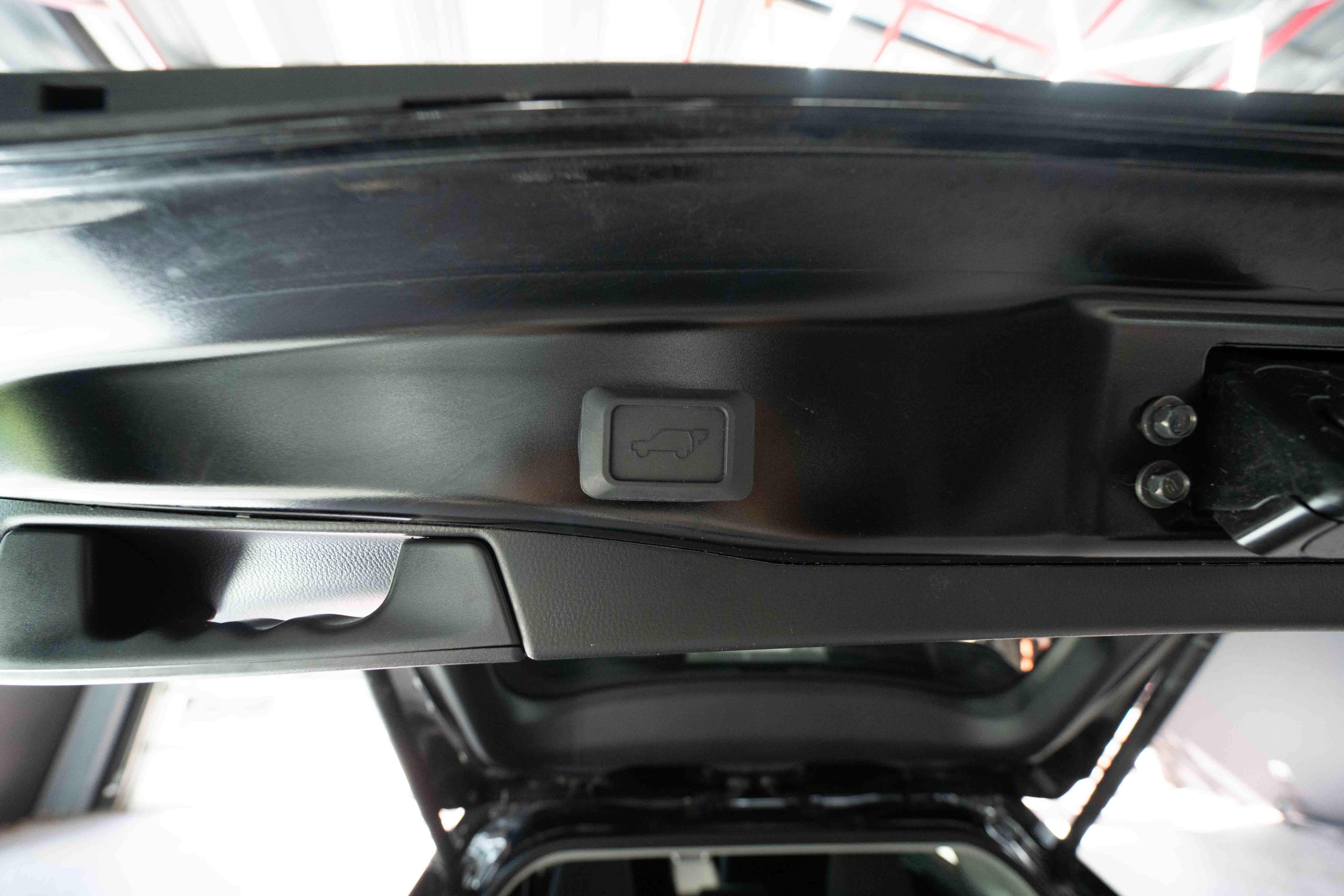 Used 2025 Toyota RAV4 XLE w/ Convenience Package AWD/4WD image 30