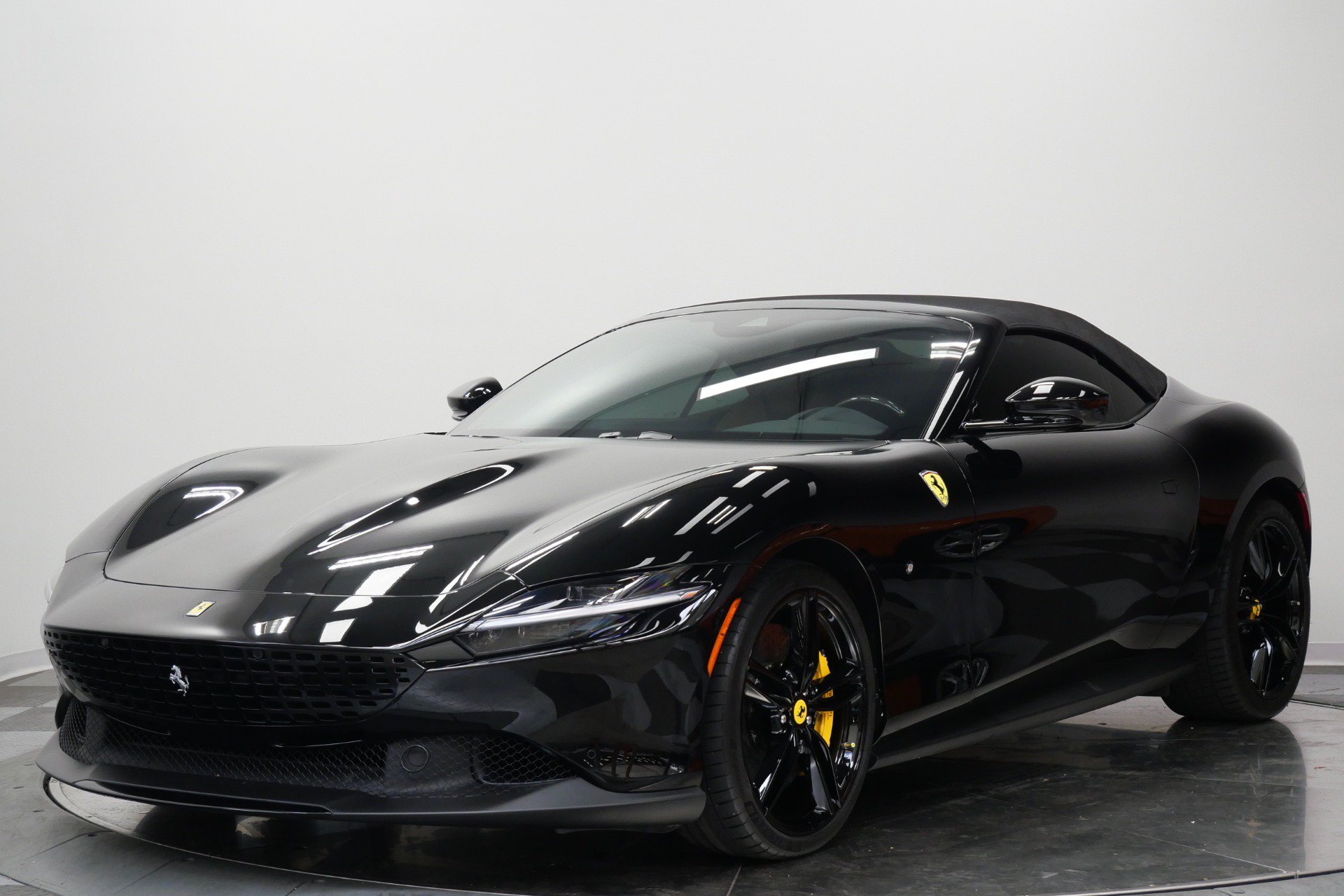 Used 2025 Ferrari Roma Spider RWD image 5