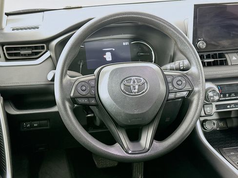 Used 2025 Toyota RAV4 XLE FWD image 18