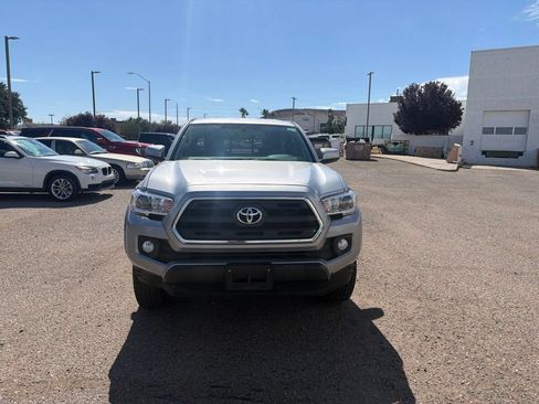 Used 2017 Toyota Tacoma SR5 w/ Tow Package RWD image 2